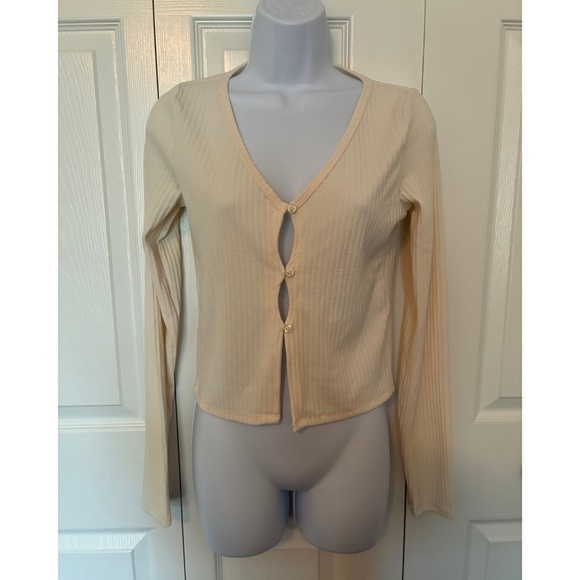 🤍 Cream Ribbed Cropped Cardigan – Size M, Excellent Condition, Stylish Knit - Picture 3 of 7